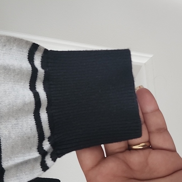 Tommy knit sweater size Small - Picture 3 of 3